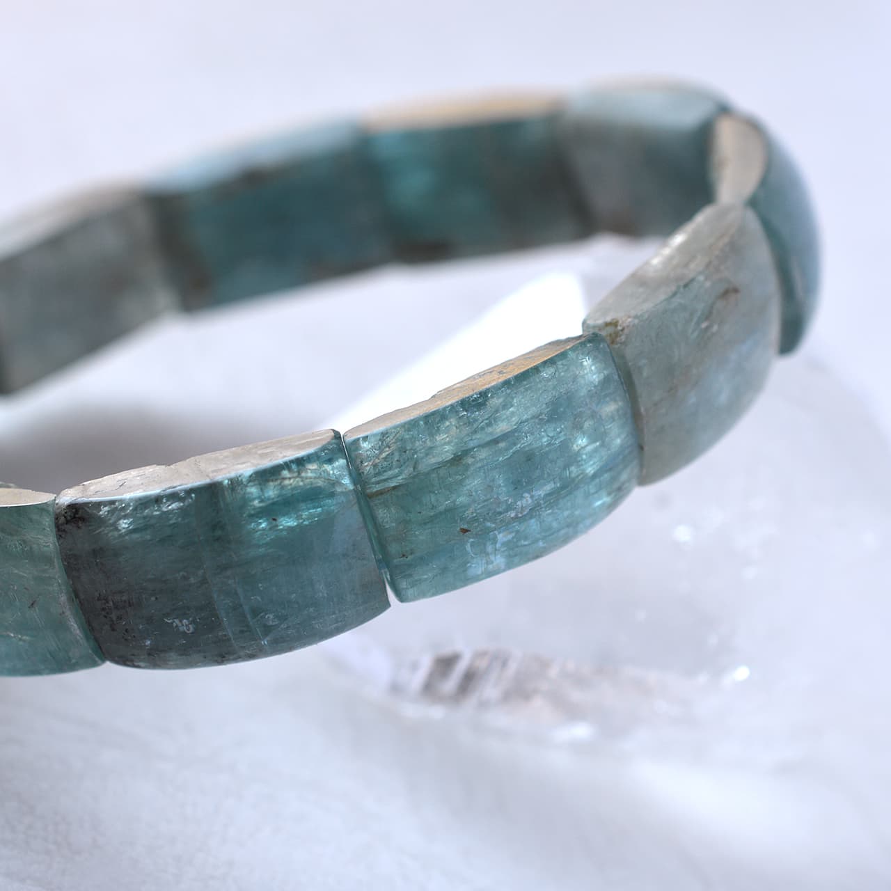 ブルーグリーンカイヤナイト - バングルタイプ、フリーサイズ(15~17cm